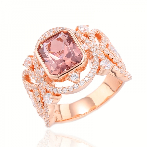 Anello in argento 925 con morganite ottagonale nano e zirconi bianchi con placcatura in oro rosa 