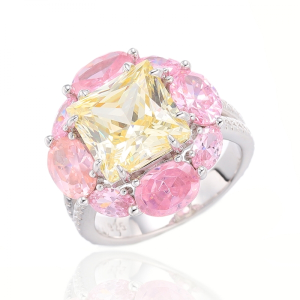 Anello in argento rodiato con diamante quadrato giallo e forma ovale con zirconi cubici rosa 