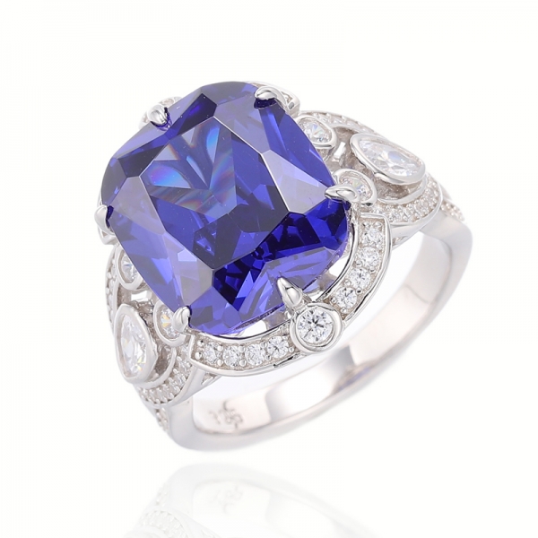 Anello in argento rodiato con tanzanite a cuscino 925 e zirconi bianchi 