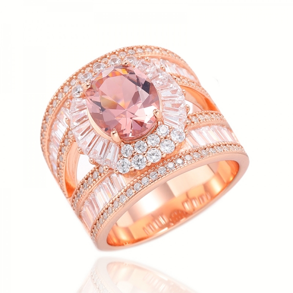 Anello in argento con nano morganite e zirconi bianchi di forma ovale con placcatura in oro rosa 