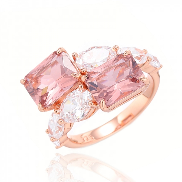 Anello in argento con zirconi cubici bianchi di forma ovale e nano morganite ottagonale con placcatura in oro rosa 