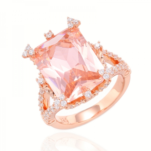 Anello in argento con nano morganite ottagonale e zirconi cubici bianchi rotondi con placcatura in oro rosa 