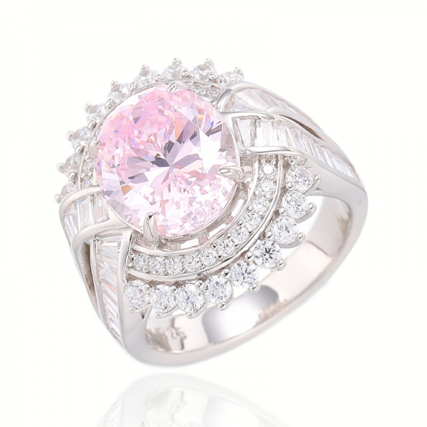 Anello in argento rodiato con diamanti rosa e zirconi bianchi baguette di forma ovale 