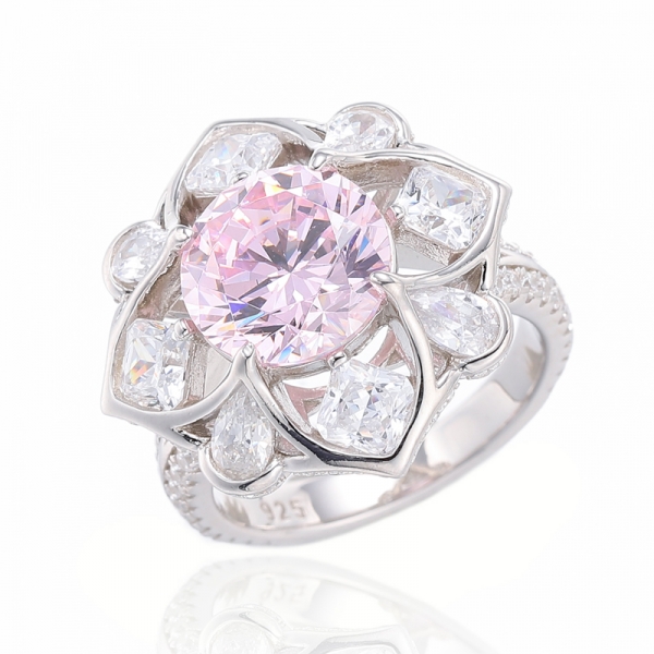 Anello in argento rodiato con diamanti rotondi rosa e ottagono con zirconi bianchi 
