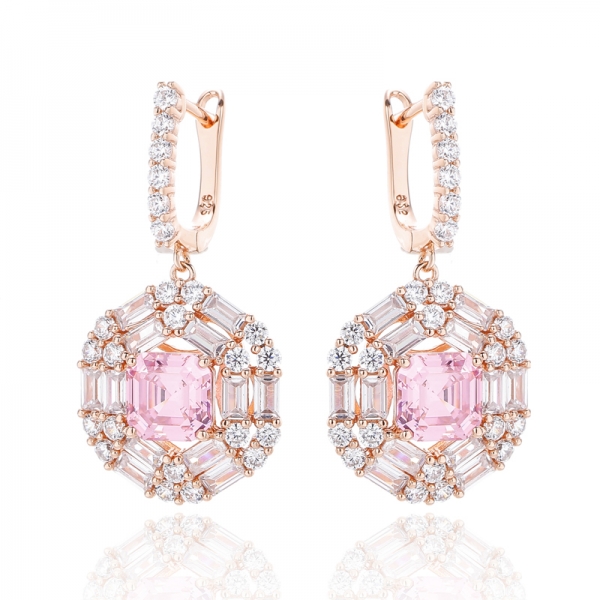 Orecchino in argento con zirconi cubici bianchi rotondi e rosa dal taglio Asscher con placcatura in oro rosa 