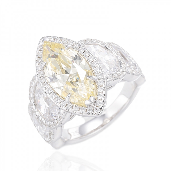 Anello in argento rodiato con diamanti marquise gialli e mezza luna con zirconi bianchi 