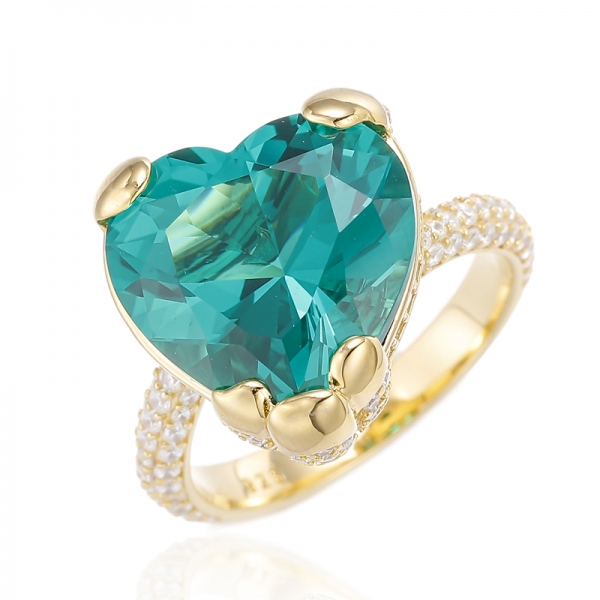 Anello in argento con nano nano verde a forma di cuore e zirconi cubici bianchi rotondi con placcatura in oro 