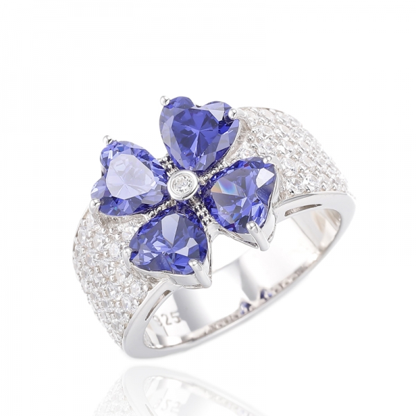 Anello in argento rodiato con tanzanite a forma di cuore e zirconi bianchi rotondi 