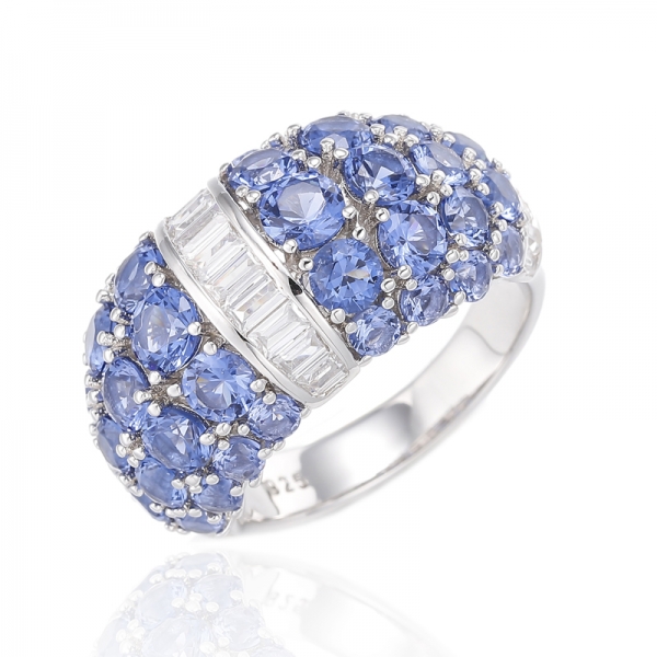 Anello rotondo in argento rodiato con tanzanite nano e baguette con zirconi bianchi 