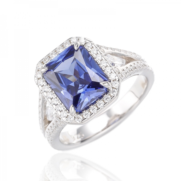 Anello in argento rodiato con tanzanite ottagonale e zirconi cubici bianchi a forma di pera 