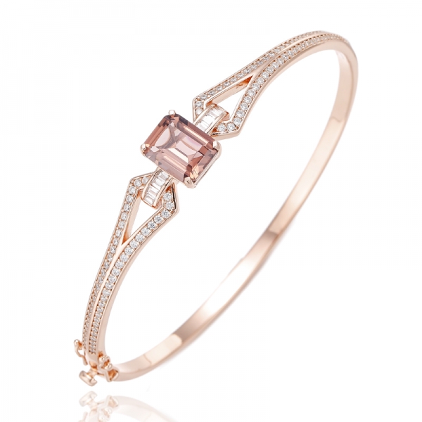 Bracciale rigido in argento con morganite taglio smeraldo nano e baguette con zirconi cubici bianchi con placcatura in oro rosa 