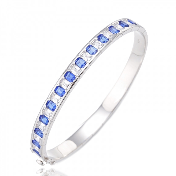 Bracciale rigido in argento rodiato blu nano e zirconi cubici bianchi con taglio smeraldo 