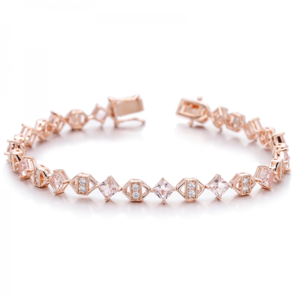 Bracciale in argento con nano morganite ottagonale e zirconi bianchi rotondi con placcatura in oro rosa 