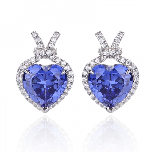 Orecchino in argento rodiato con tanzanite a forma di cuore e zirconi bianchi rotondi 