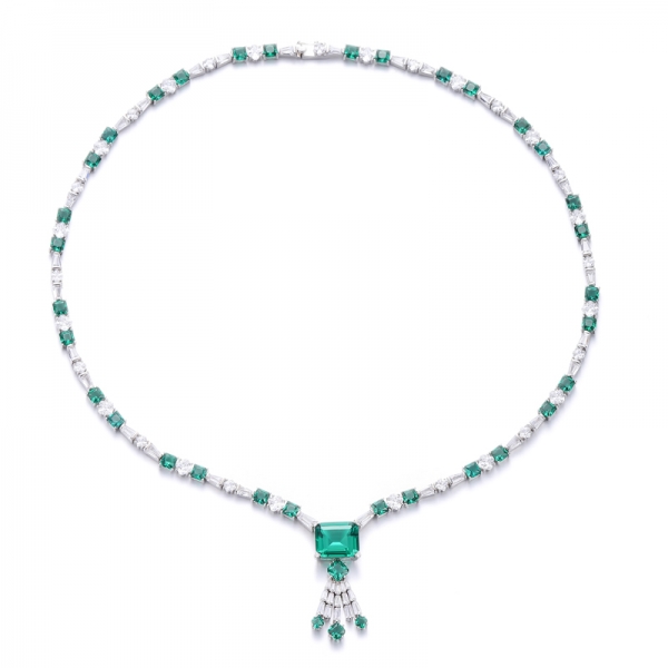 Collana in argento nano rodio verde ottagonale e taglio smeraldo 