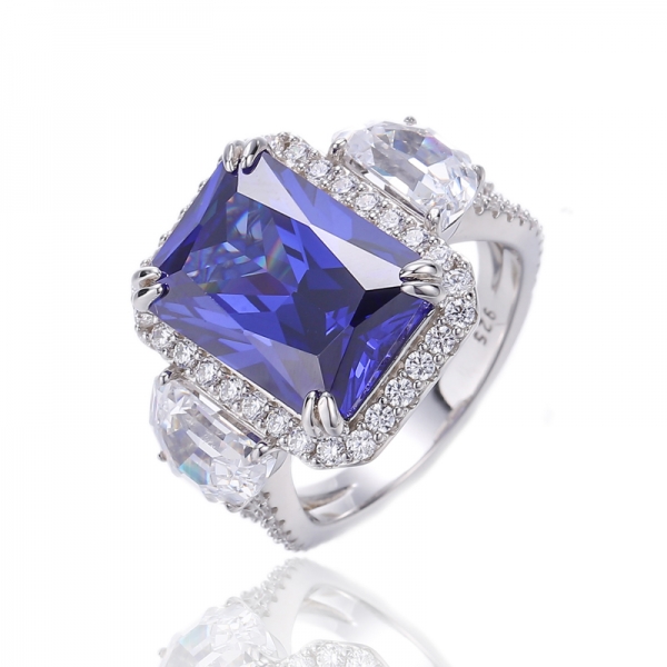 Anello in argento rodiato con tanzanite ottagonale e mezza luna con zirconi bianchi 