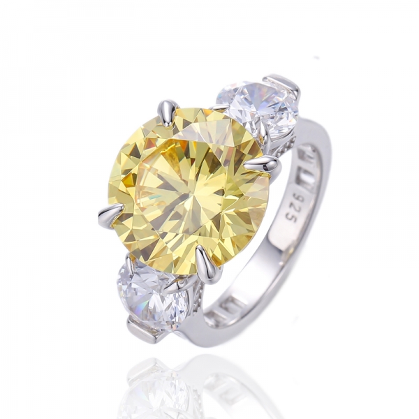 Anello in argento rodiato con diamante tondo giallo e zircone bianco baguette 