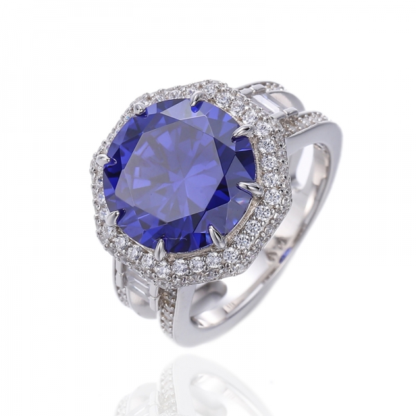 Anello rotondo in argento rodiato con tanzanite e baguette con zirconi bianchi 