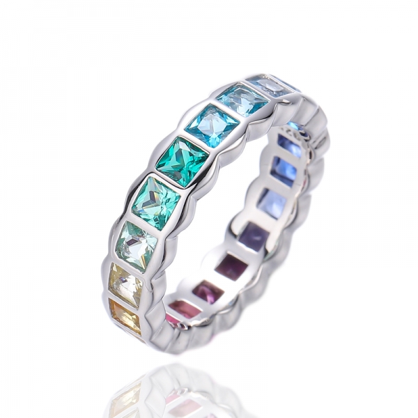 Anello Eternity in argento placcato rodio con zirconi cubici quadrati multicolori 