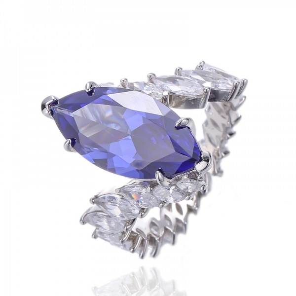 Anello Marquise in argento rodiato con tanzanite e zirconi bianchi 