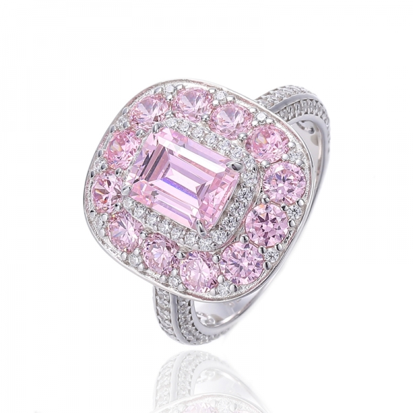 Anello in argento rodiato con diamante taglio smeraldo rosa e zirconi cubici rosa rotondi 