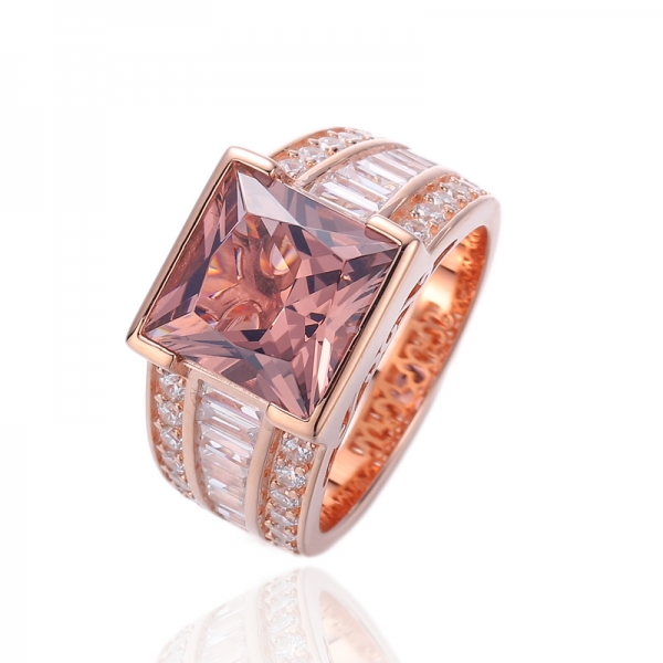 Anello in argento con morganite quadrata nano e baguette con zirconi bianchi con placcatura in oro rosa 