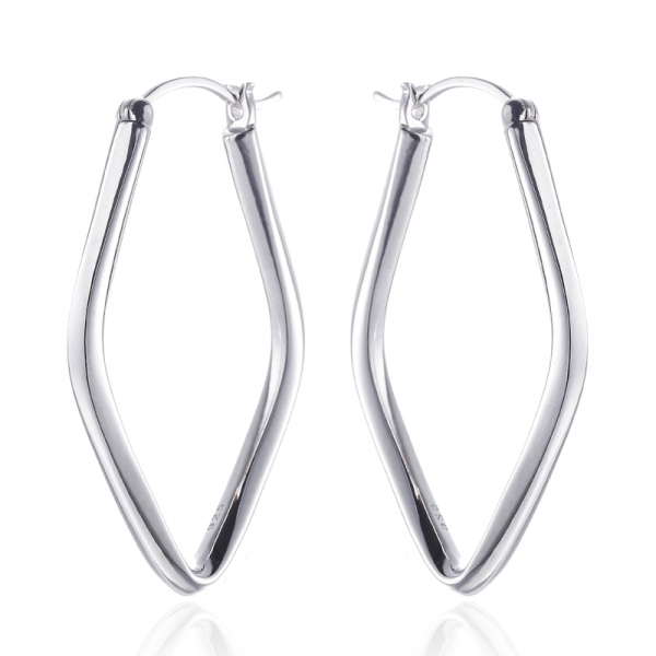 Orecchino in argento sterling 925 con placcatura in rodio
     