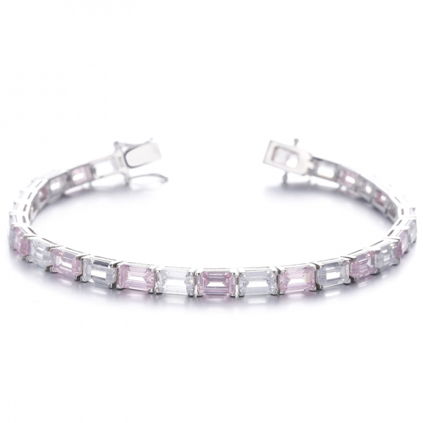 
     Bracciale in argento rodiato con diamanti taglio smeraldo rosa e zirconi bianchi
     