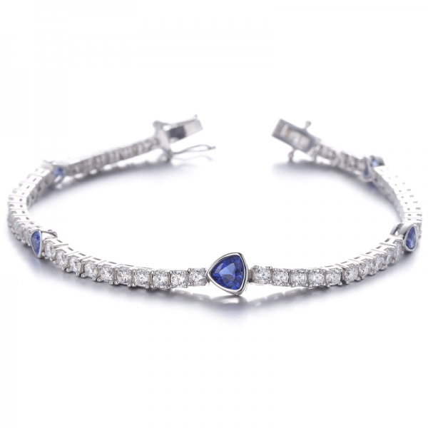 
     Bracciale in argento rodiato con trilioni di diamanti G color e zirconi cubici bianchi rotondi
     