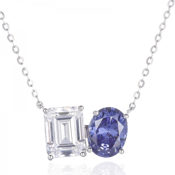 Collana in argento rodiato con tanzanite di forma ovale e zirconi bianchi a taglio smeraldo 