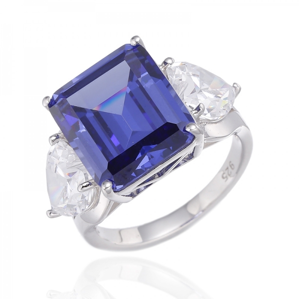 Anello in argento rodiato con tanzanite taglio smeraldo e zirconi cubici bianchi a forma di cuore 