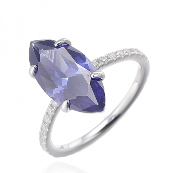 Anello marchesa con tanzanite e zirconi bianchi rotondi in argento rodiato 