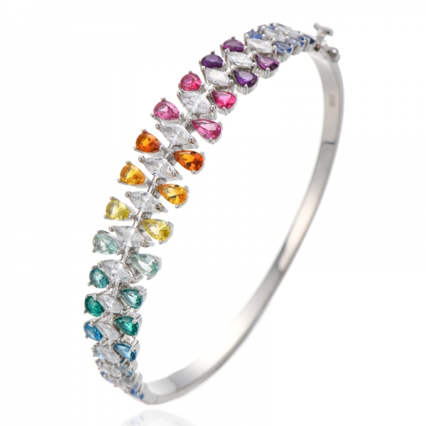 Bracciale rigido in argento rodiato con zirconi cubici color arcobaleno e forma a pera 