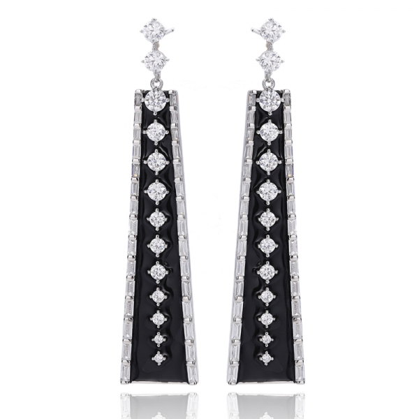 Orecchino rotondo in argento rodiato con zircone cubico arcobaleno e smalto arcobaleno 