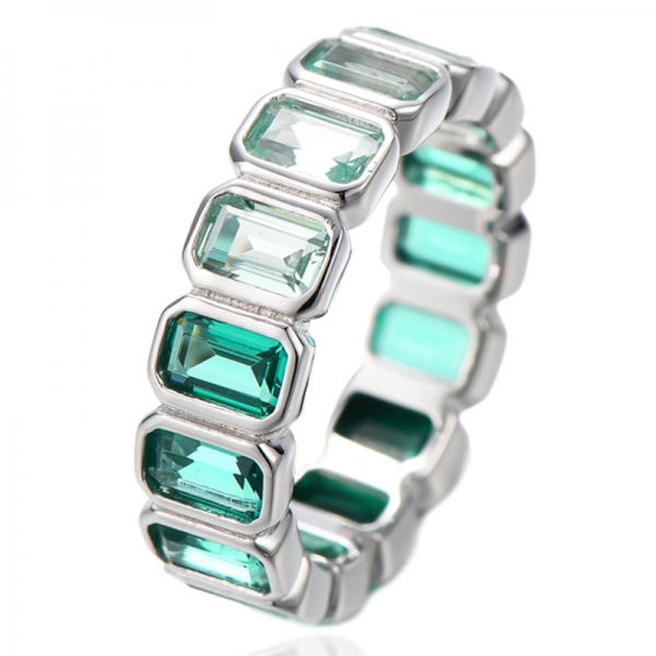 Anello dell'eternità in argento rodiato con zirconi cubici sfumati verdi taglio smeraldo 