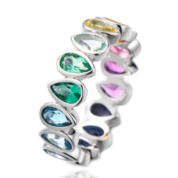 Anello dell'eternità in argento rodiato con zirconi cubici sfumati blu a forma di pera 