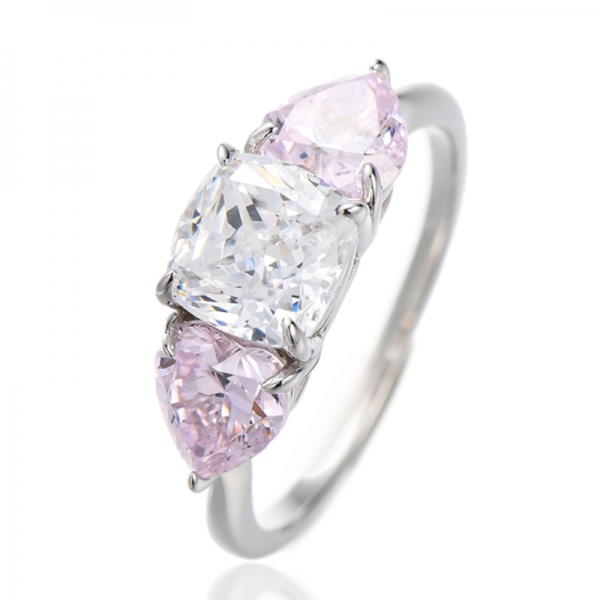Anello in argento rodiato con zirconi cubici rosa e bianchi a forma di cuore e diamanti 
