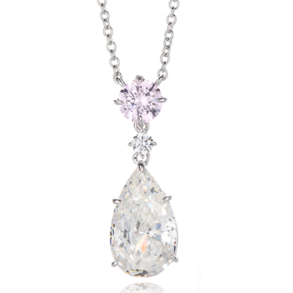 Collana in argento rodiato con zirconi cubici bianchi a forma di pera e rosa rotondi 