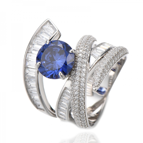 Anello in argento rodiato con tanzanite rotonda e zircone cubico bianco baguette 