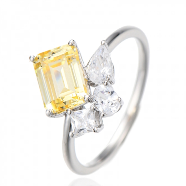 Anello in argento rodiato con zirconi cubici bianchi a forma di pera e diamanti taglio smeraldo gialli 