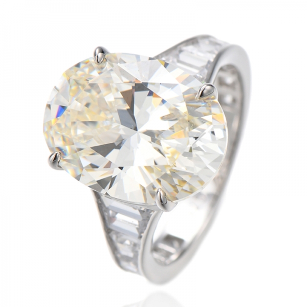 Anello in argento rodiato con zircone cubico bianco a forma di barca e acquamarina di forma ovale 