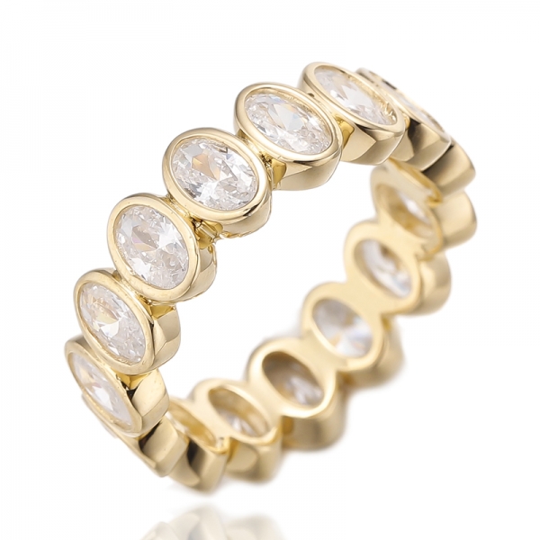 Anello ovale in argento rodiato con zirconi cubici arcobaleno 