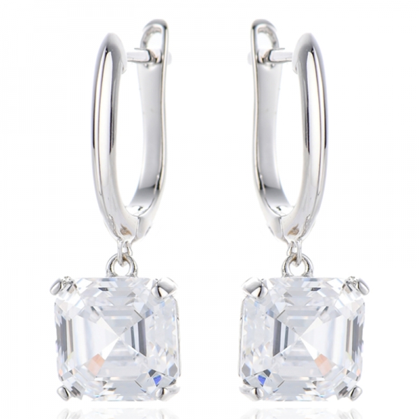 Orecchino Asscher in argento rodiato con zirconi cubici bianchi 