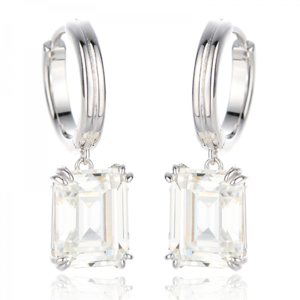 Orecchino in argento placcato rodio con zircone cubico e diamante taglio smeraldo G 