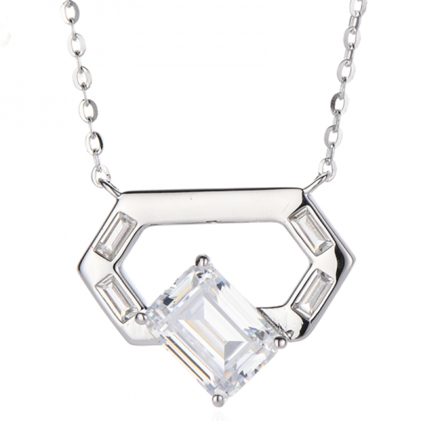 Collana in argento rodiato con zirconi cubici bianchi taglio smeraldo e baguette 