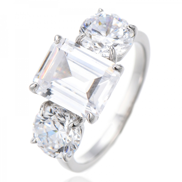 Anello in argento rodiato con smeraldo e zircone cubico bianco rotondo 