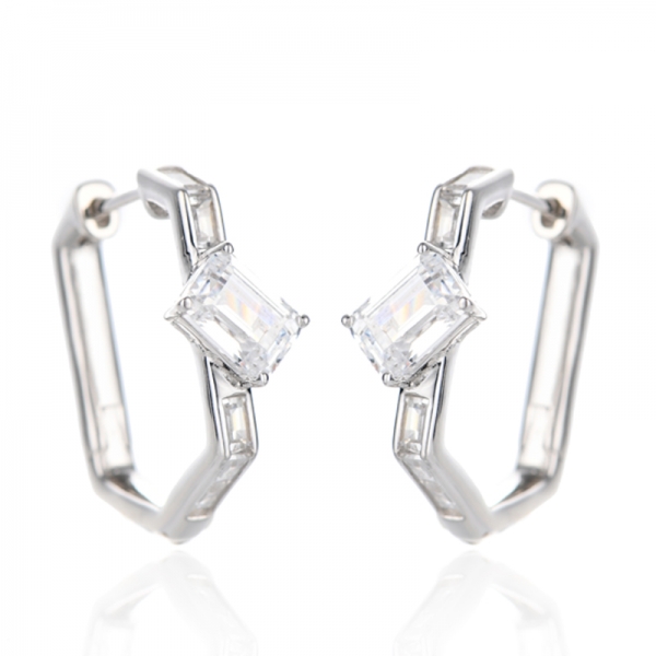 Orecchino in argento rodiato con zirconi cubici bianchi taglio smeraldo e baguette 925 