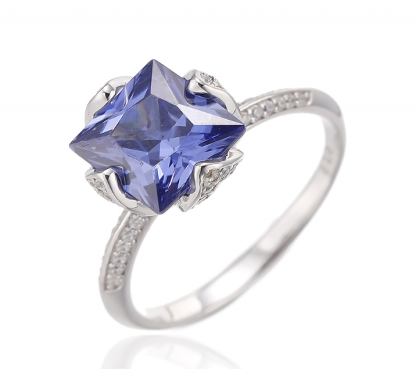 Anello in argento rodiato con acquamarina quadrata e zircone cubico bianco rotondo 