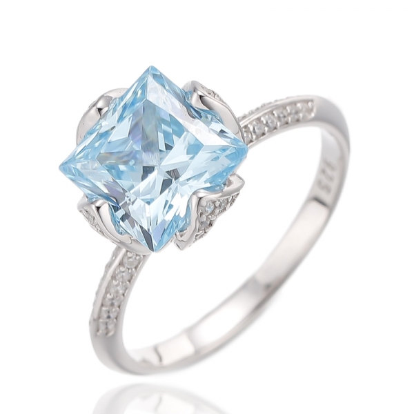 Anello in argento rodiato con acquamarina quadrata e zircone cubico bianco rotondo 