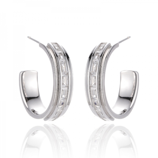 Orecchino in argento rodiato con zirconi cubici arcobaleno a forma di baguette 